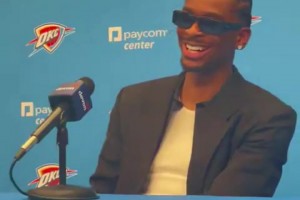 记者让亚历山大为自己的MVP拉票，鸭梨霸气回应：不了，我用比赛说话